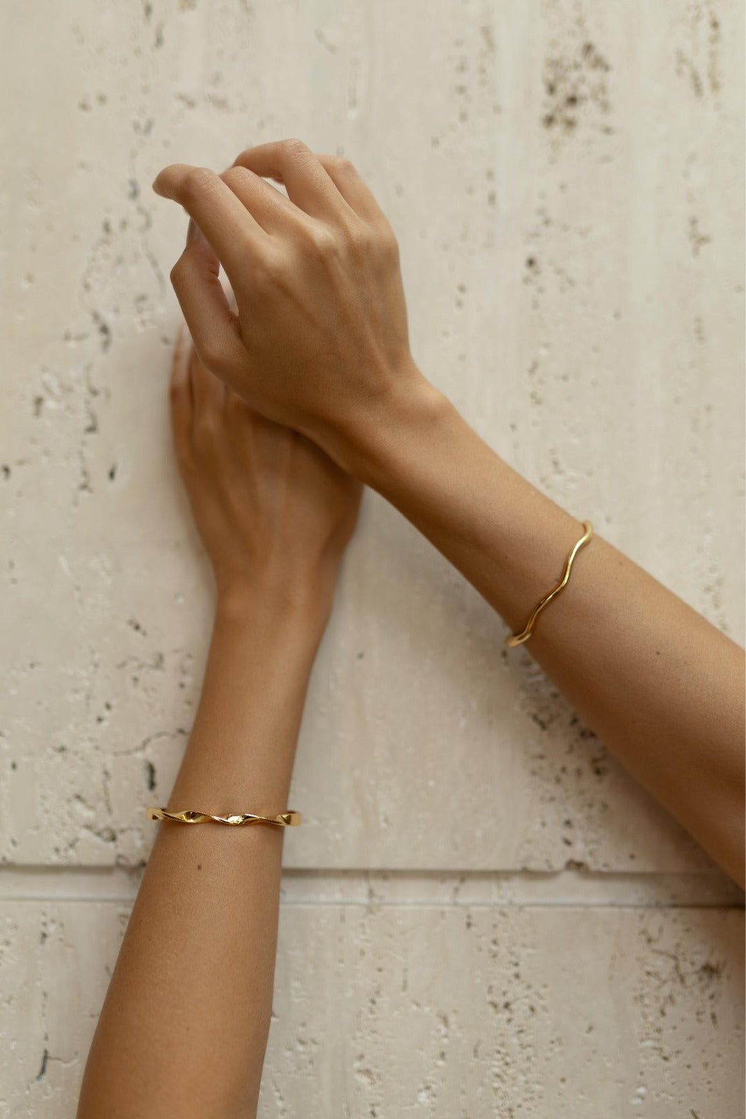 Bracelete Ondas Liso Dourado