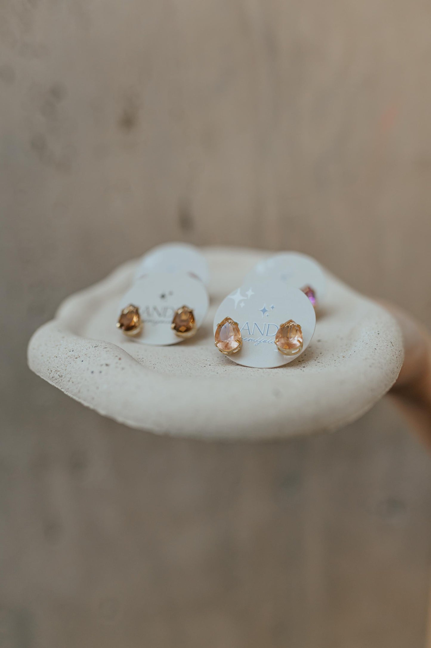 Brinco Gota Zircônia Dourado
