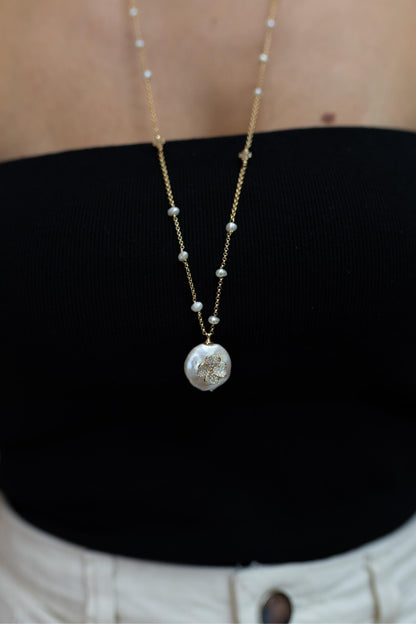 Colar Longo Madrepérola Trevo Cravejado Dourado