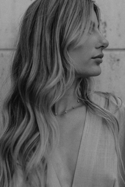 Colar Fio de Nylon Pontos de Luz Ródio Branco