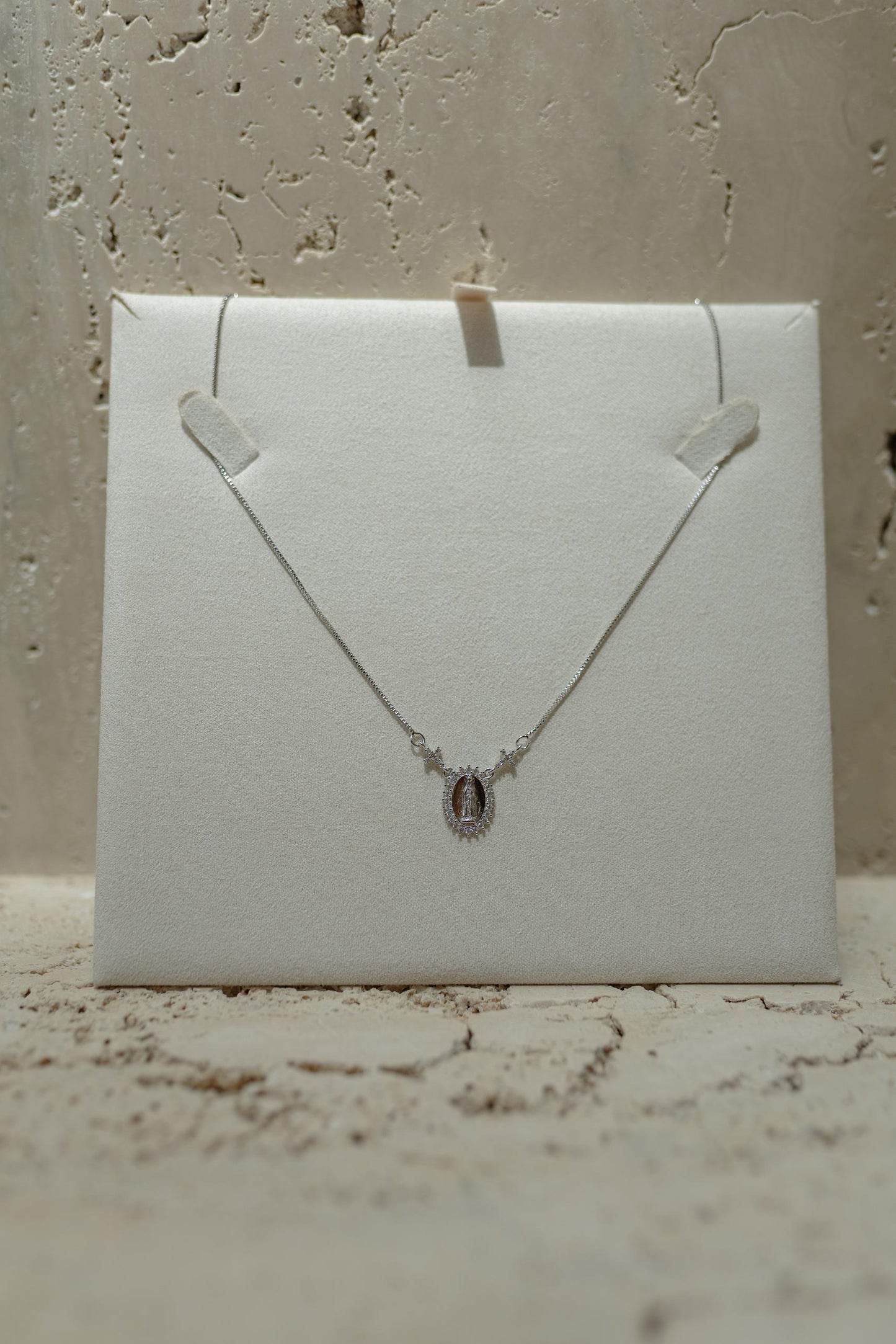 Colar Nossa Senhora de Fátima Cruz Cravejado Ródio Branco