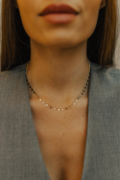 Colar Choker de Plaquinhas Dourado