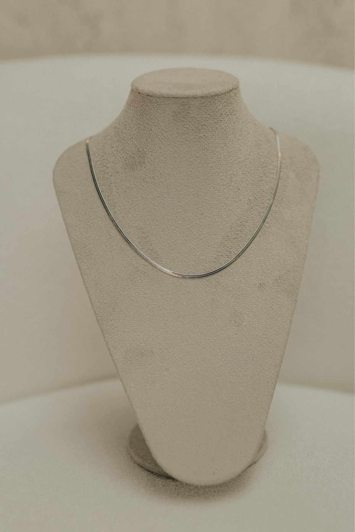 Colar Choker Fita 3mm Ródio Branco