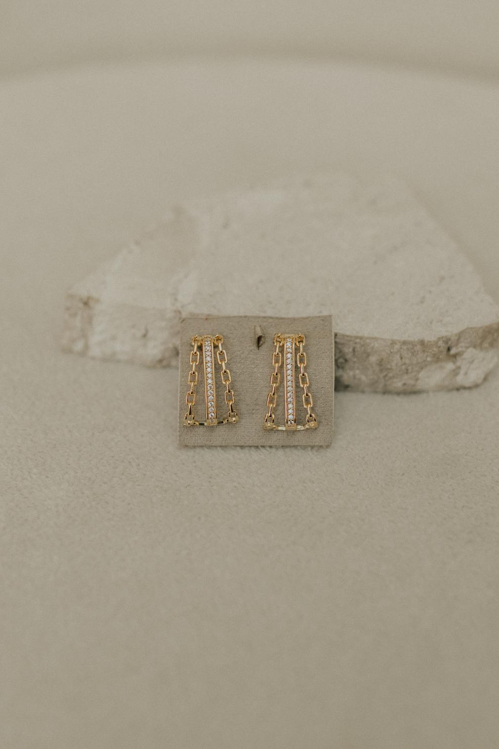 Brinco Ear Hook Pontos de Luz e Elos Dourado