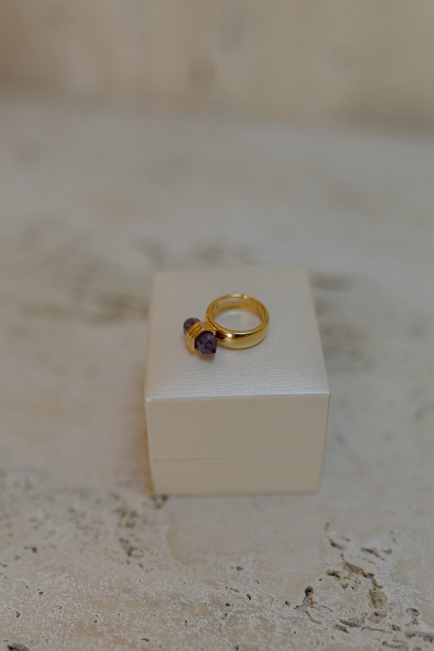 Anel Sextavado Dourado