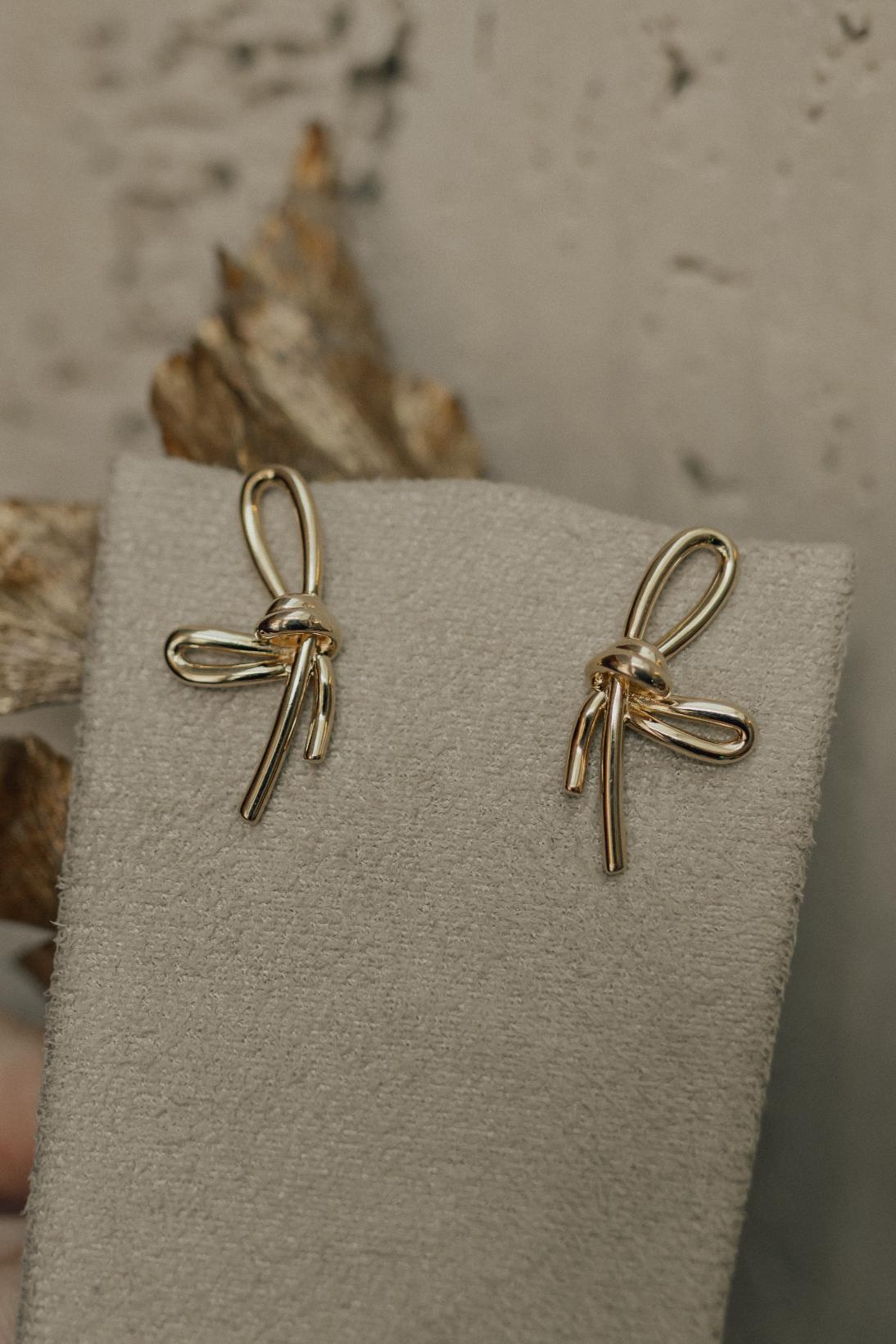 Brinco Laço Liso Dourado