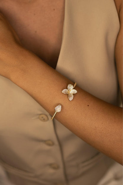 Bracelete Flor Luxo Cravejado Dourado
