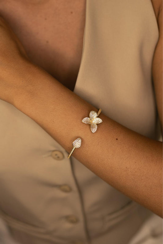 Bracelete Flor Luxo Cravejado Dourado
