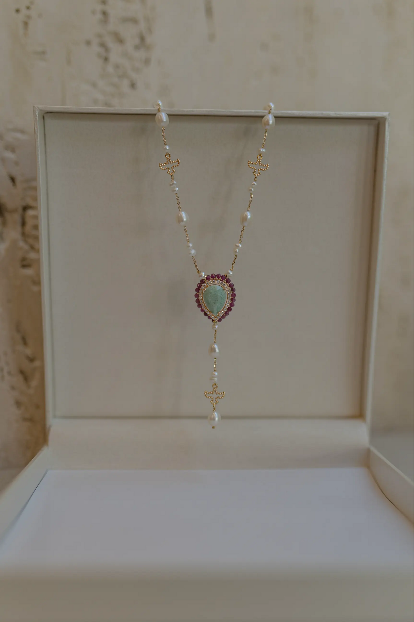 Colar Terço Gota Cravejada Pedras Naturais Dourado