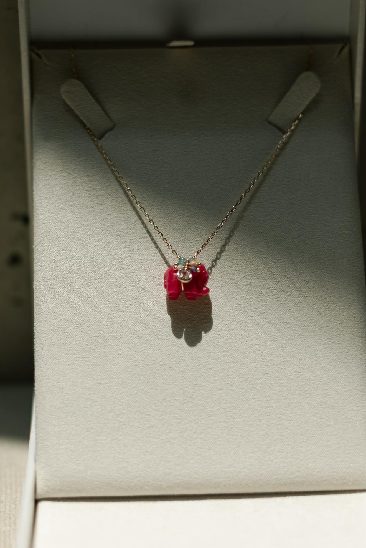 Colar Elefante com Pedras e Zircônias Dourado