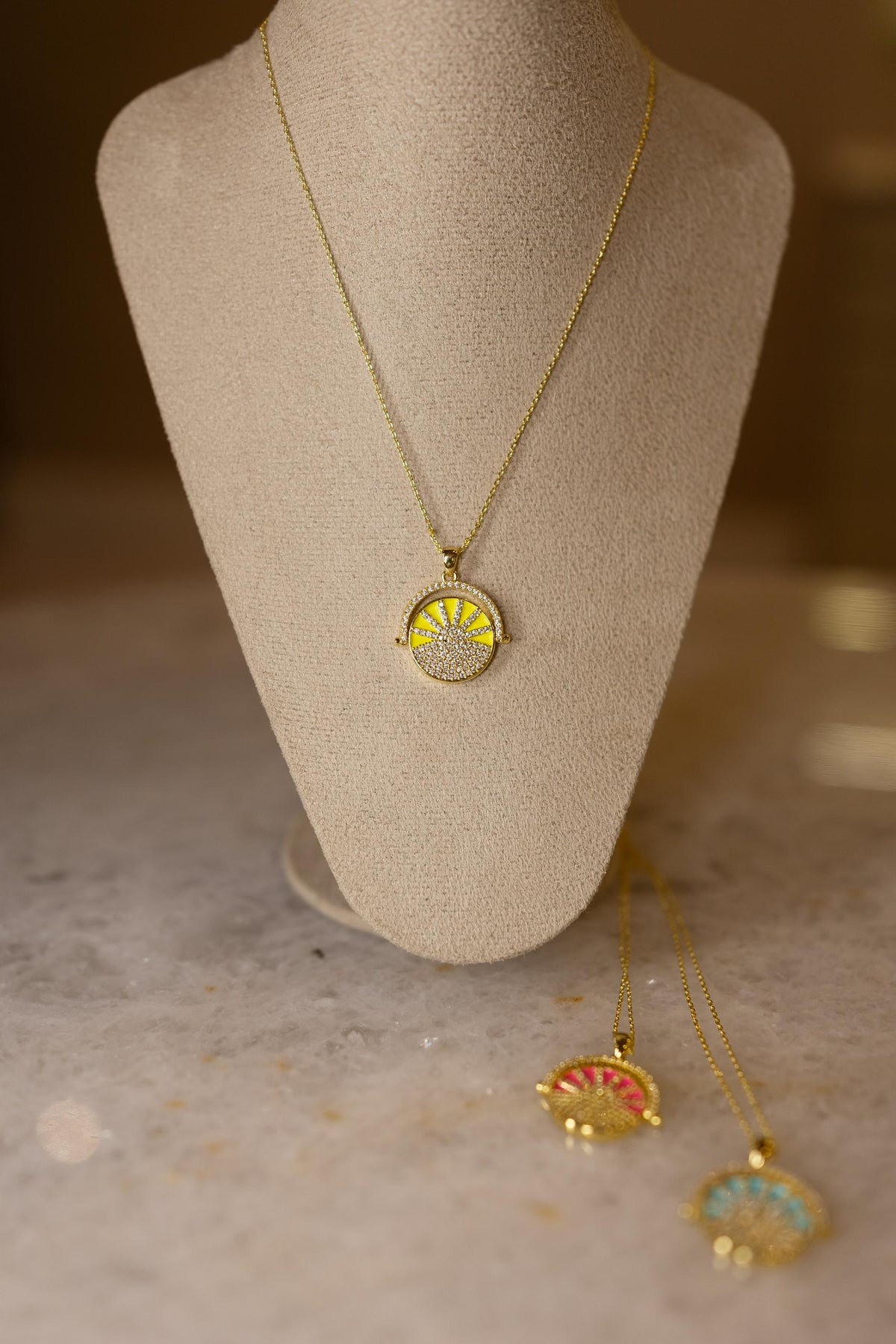 Colar Mandala Giratória Dourado