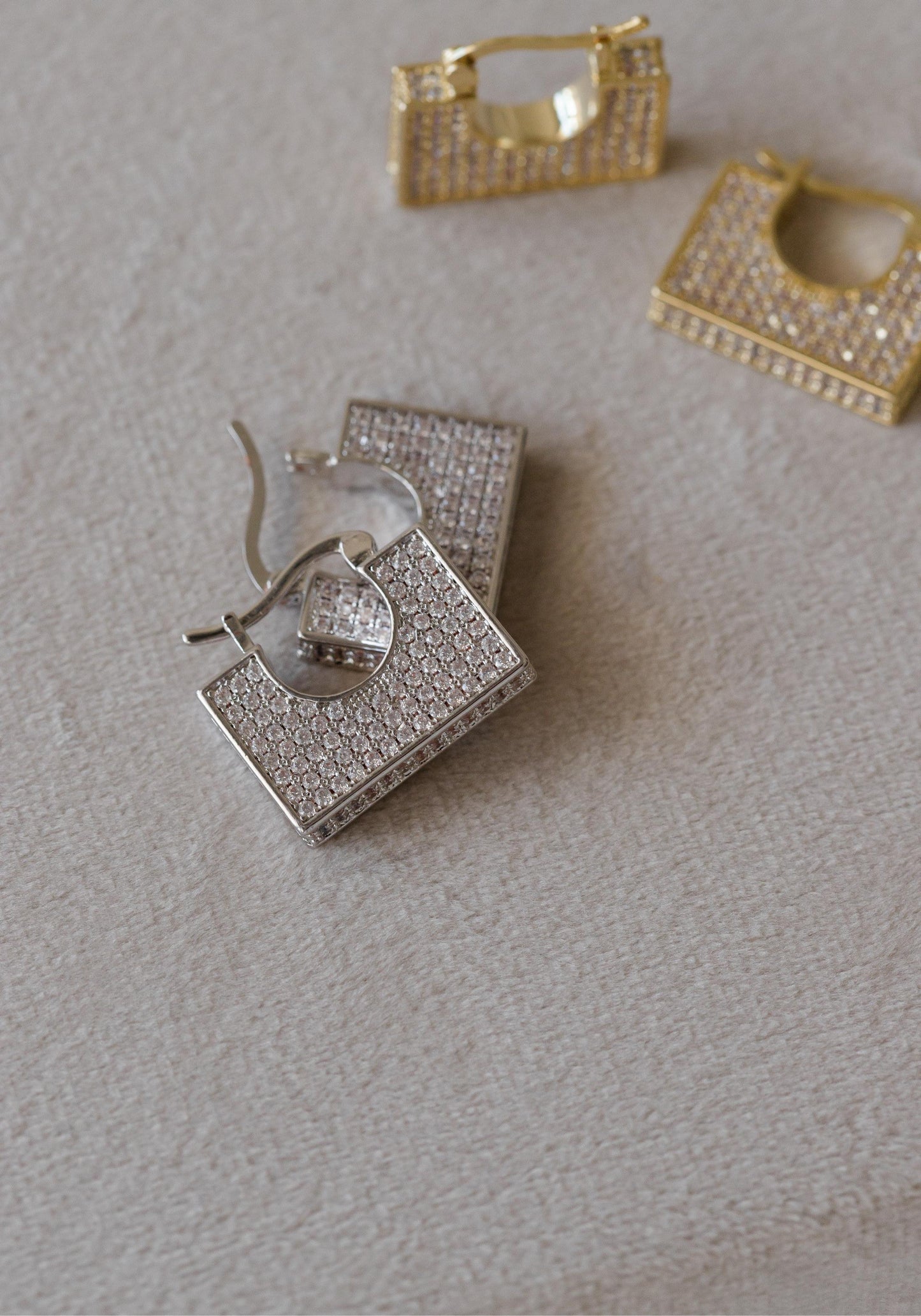 Brinco Argola Quadrado Cravejado Ródio Branco