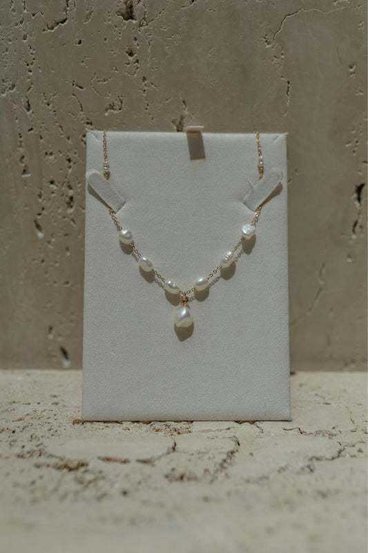 Choker Pérolas de Água Doce Chatão Cravejado Dourado