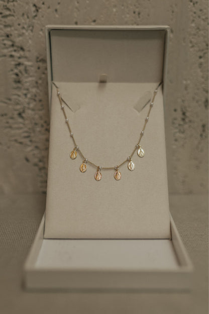 Colar Religioso com Pérolas Dourado