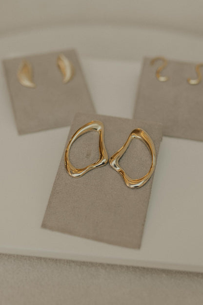 Brinco Orgânico Triangular Dourado