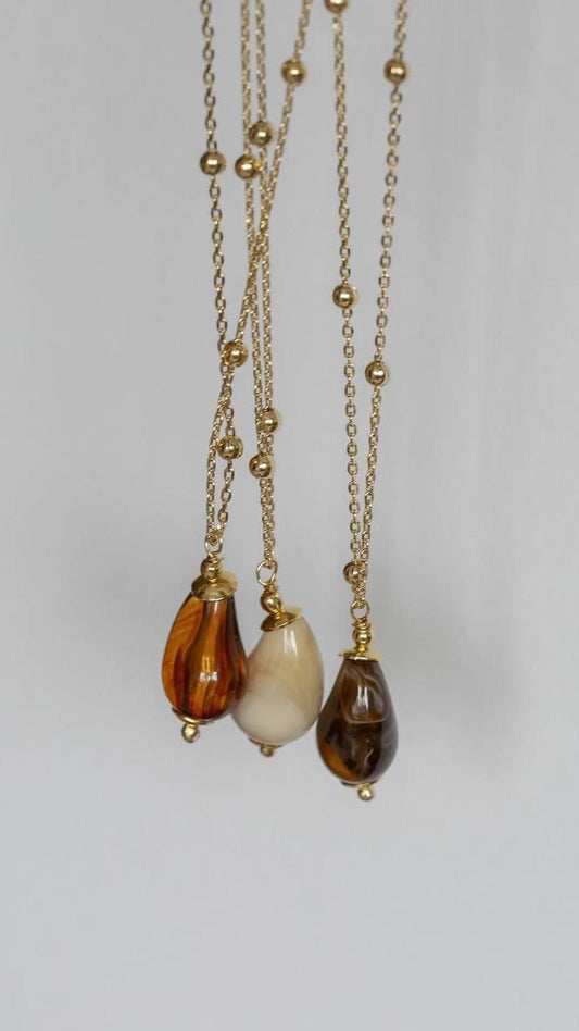 Colar Gota Resina Dourado