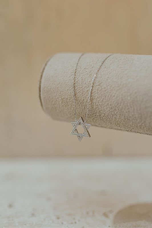 Colar Estrela de Davi Cravejada Prata 925 Ródio Branco