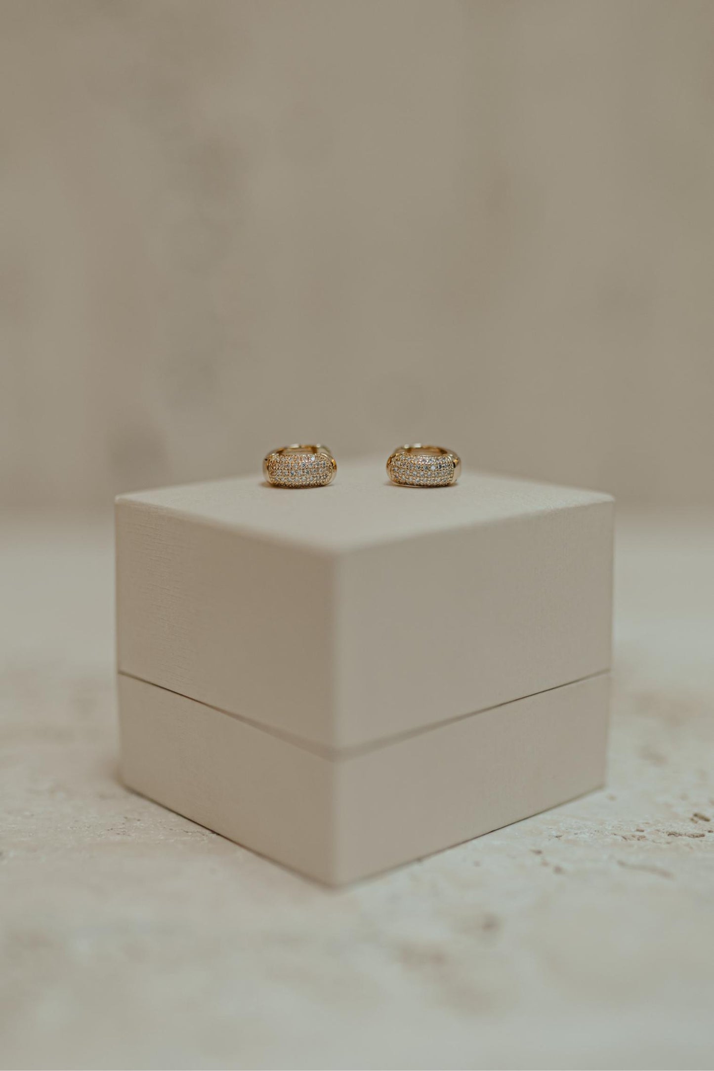 Brinco Argola 5 Fileiras Cravejadas Dourado