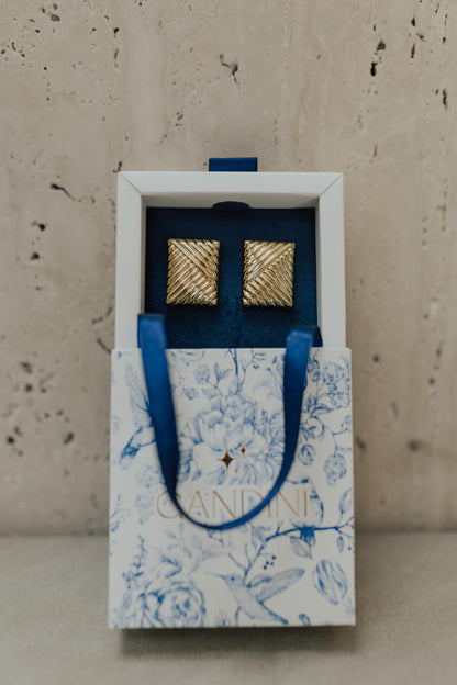 Brinco Retangular Geométrico Texturizado Dourado