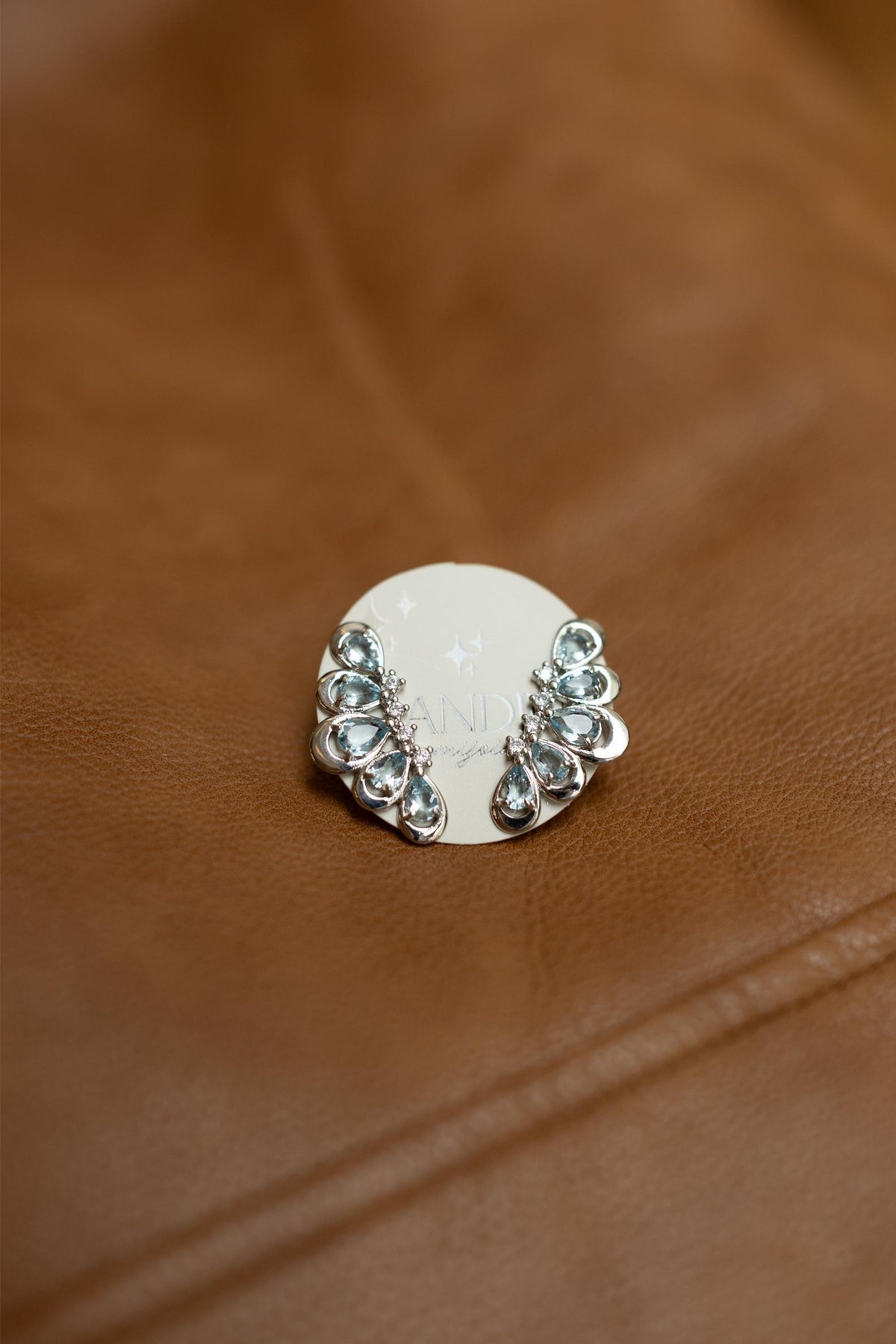 Brinco Ear Cuff Gotas e Pontos de Luz