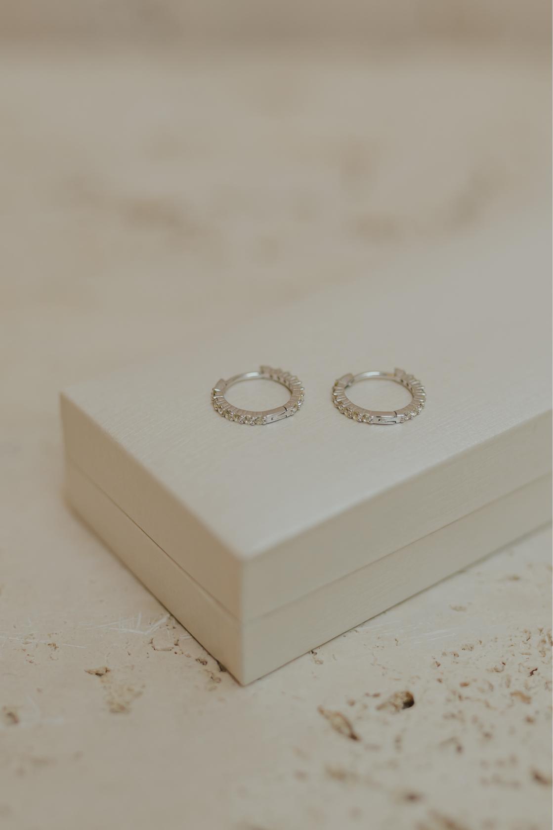 Brinco Argola Inteira Cravejada Prata 925 Ródio Branco