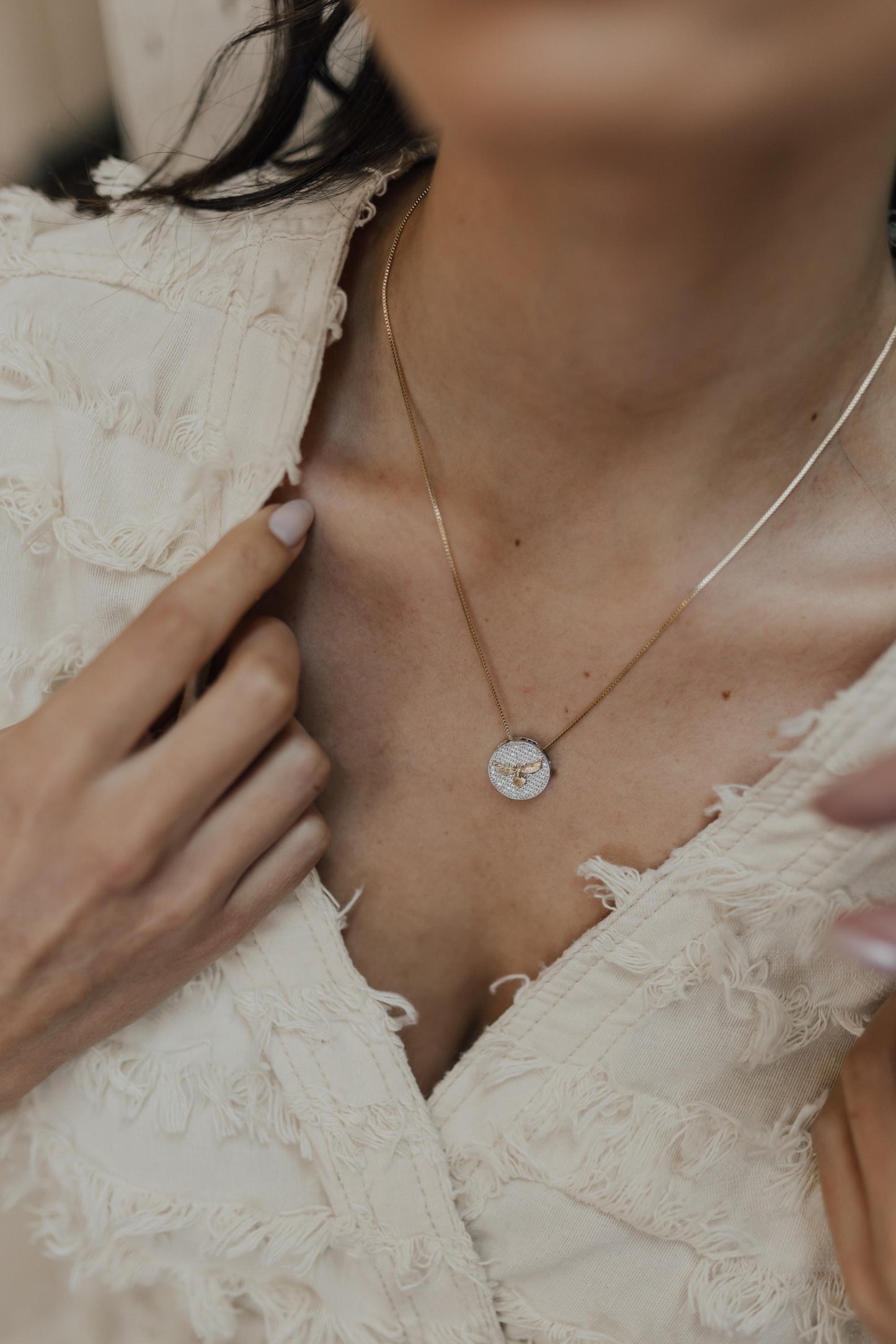 Colar Cravejado Divino Espírito Santo