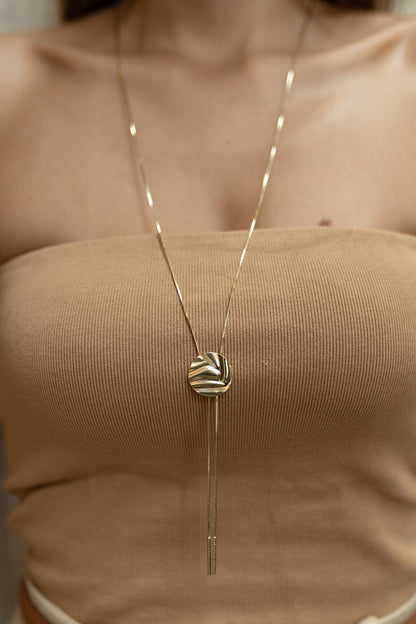 Colar Gravata Pingente Martelado Dourado