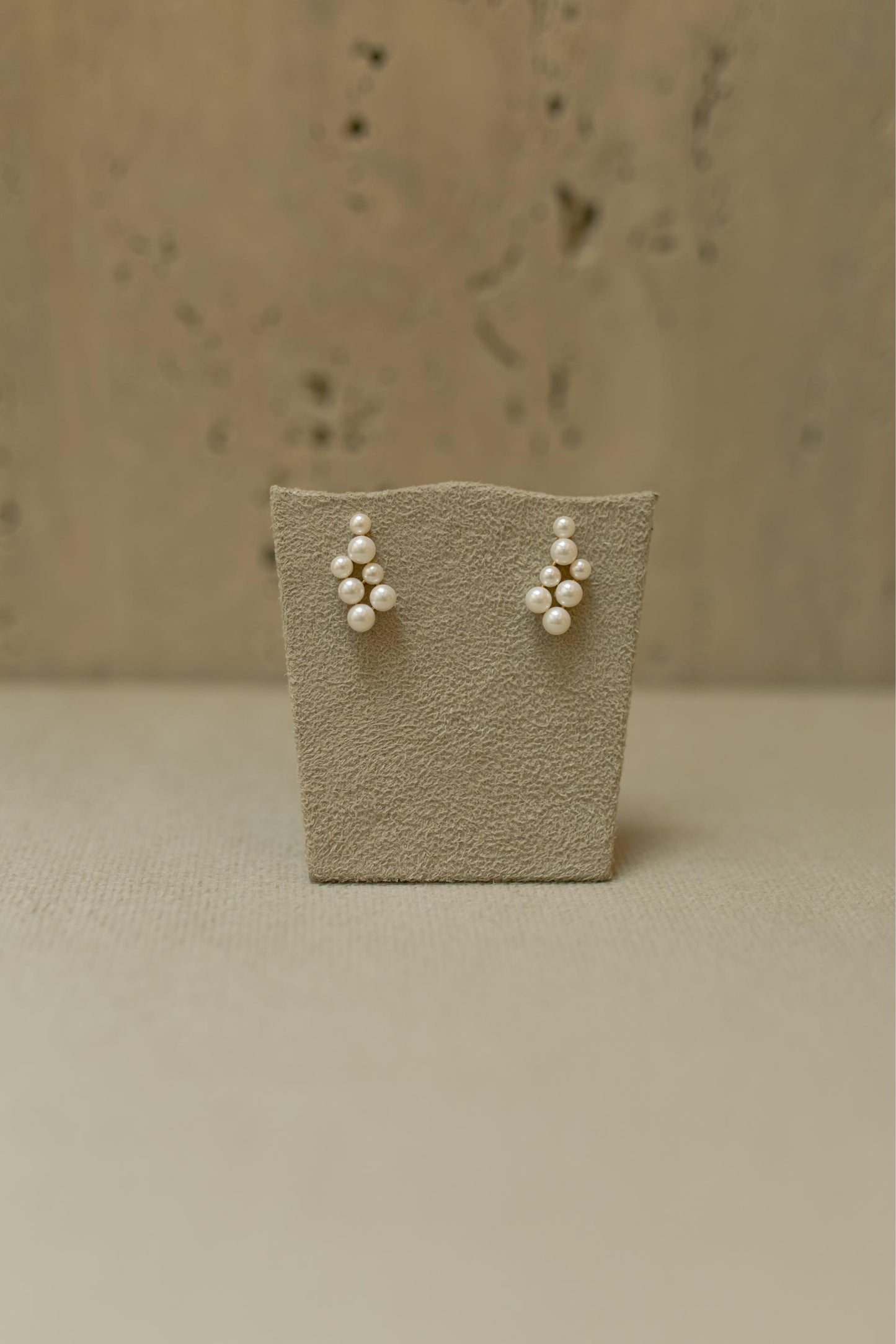 Brinco Ear Cuff 7 Pérolas Shell Ouro