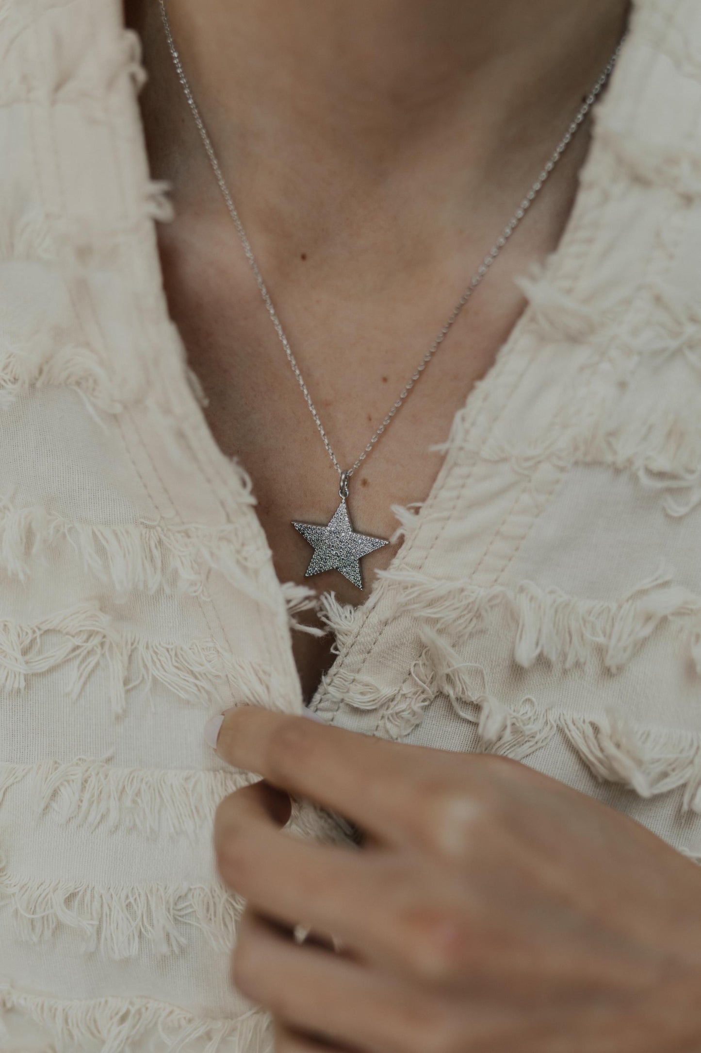 Colar Estrela Cravejado Ródio Branco