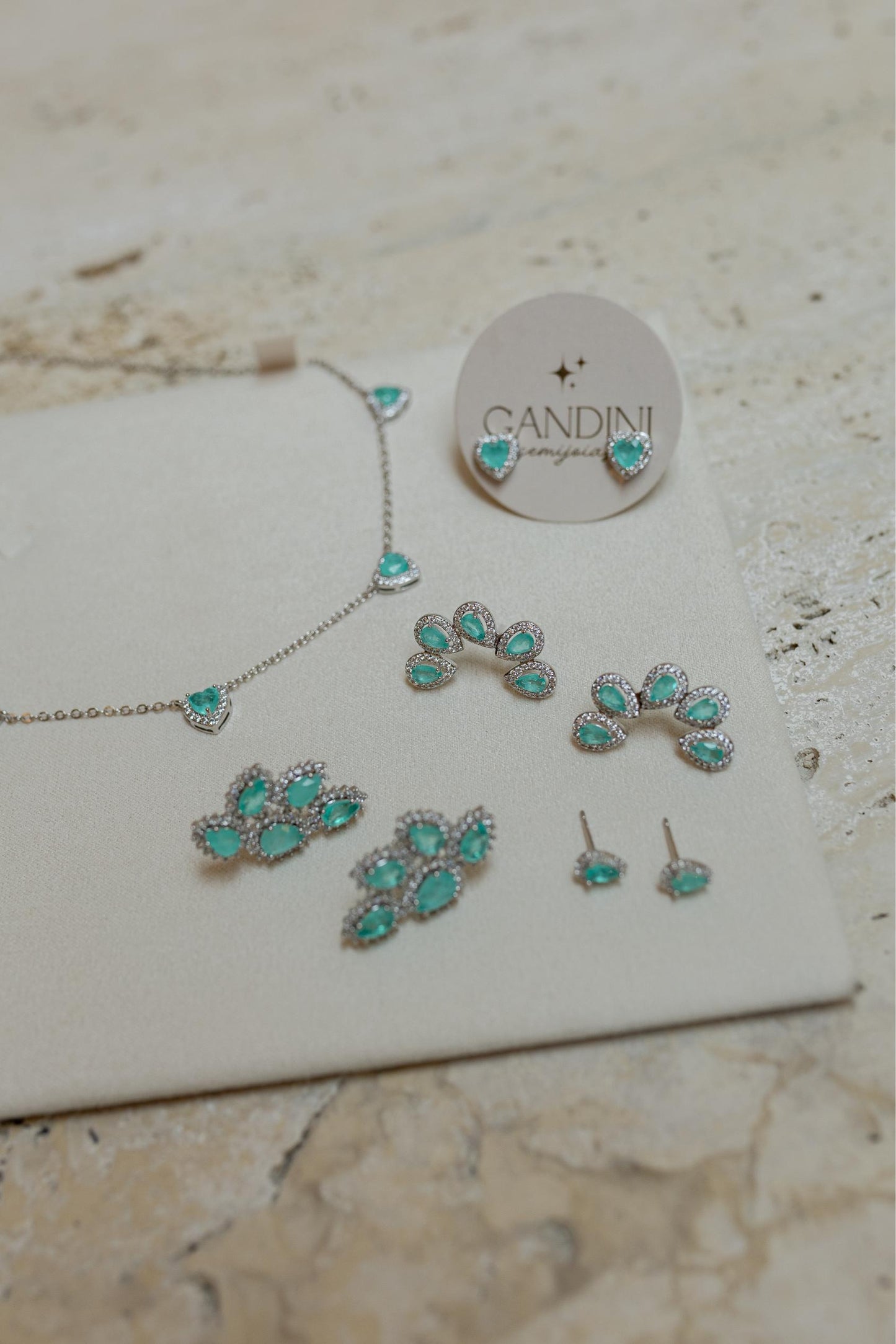 Colar Choker 5 Corações Turmalina Fusion Ródio Branco