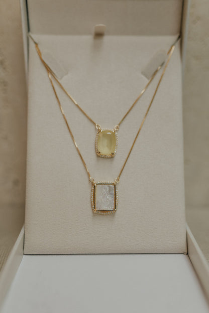 Colar Escapulário Madrepérola Safira Amarela Dourado