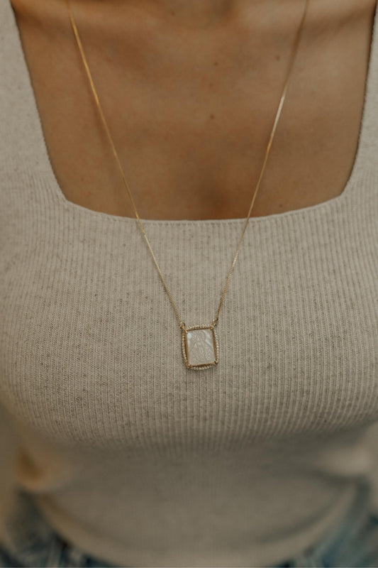 Colar Escapulário Madrepérola Safira Rosa Dourado