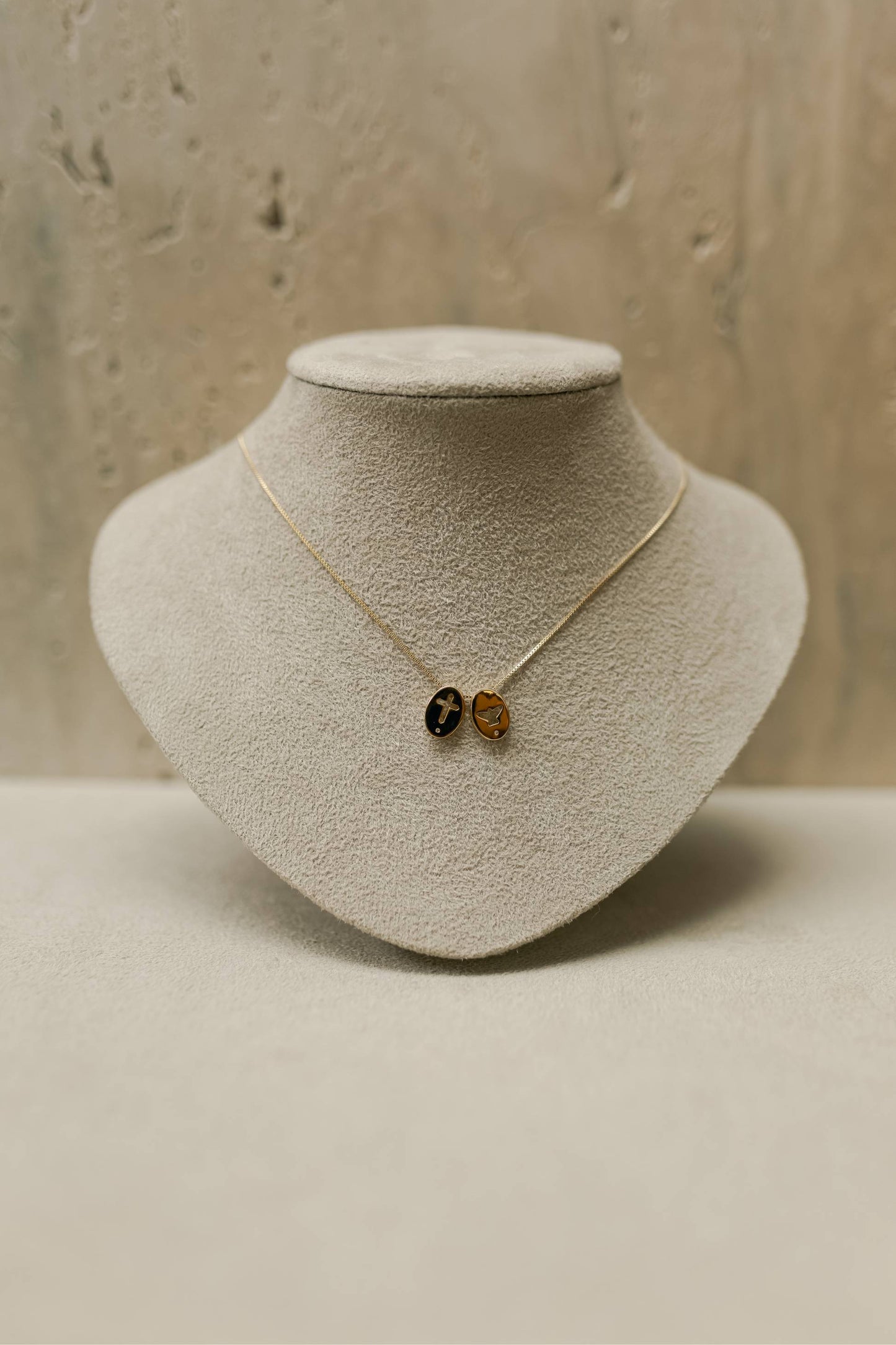 Colar Medalha Oval Espírito Santo e Cruz Ouro