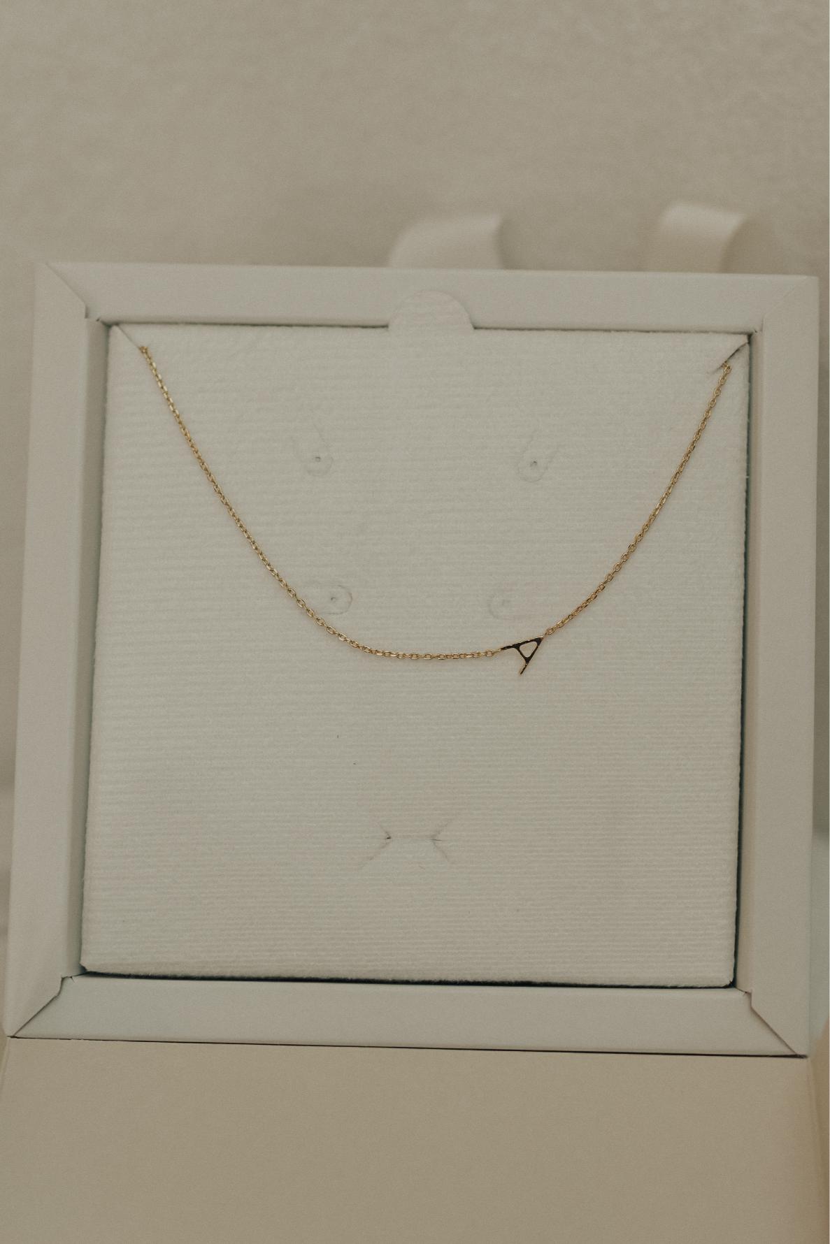 Choker Letra Dourado