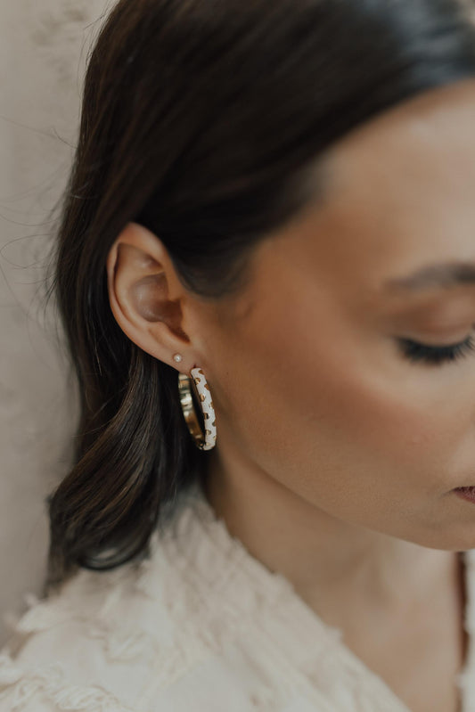 Brinco Argola Poá Off White Dourada