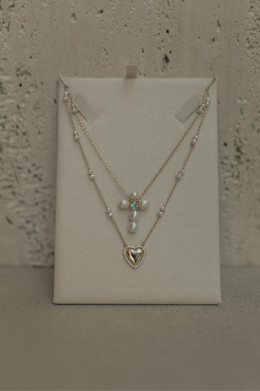 Colar Escapulário Cruz e Coração Pérolas Dourado