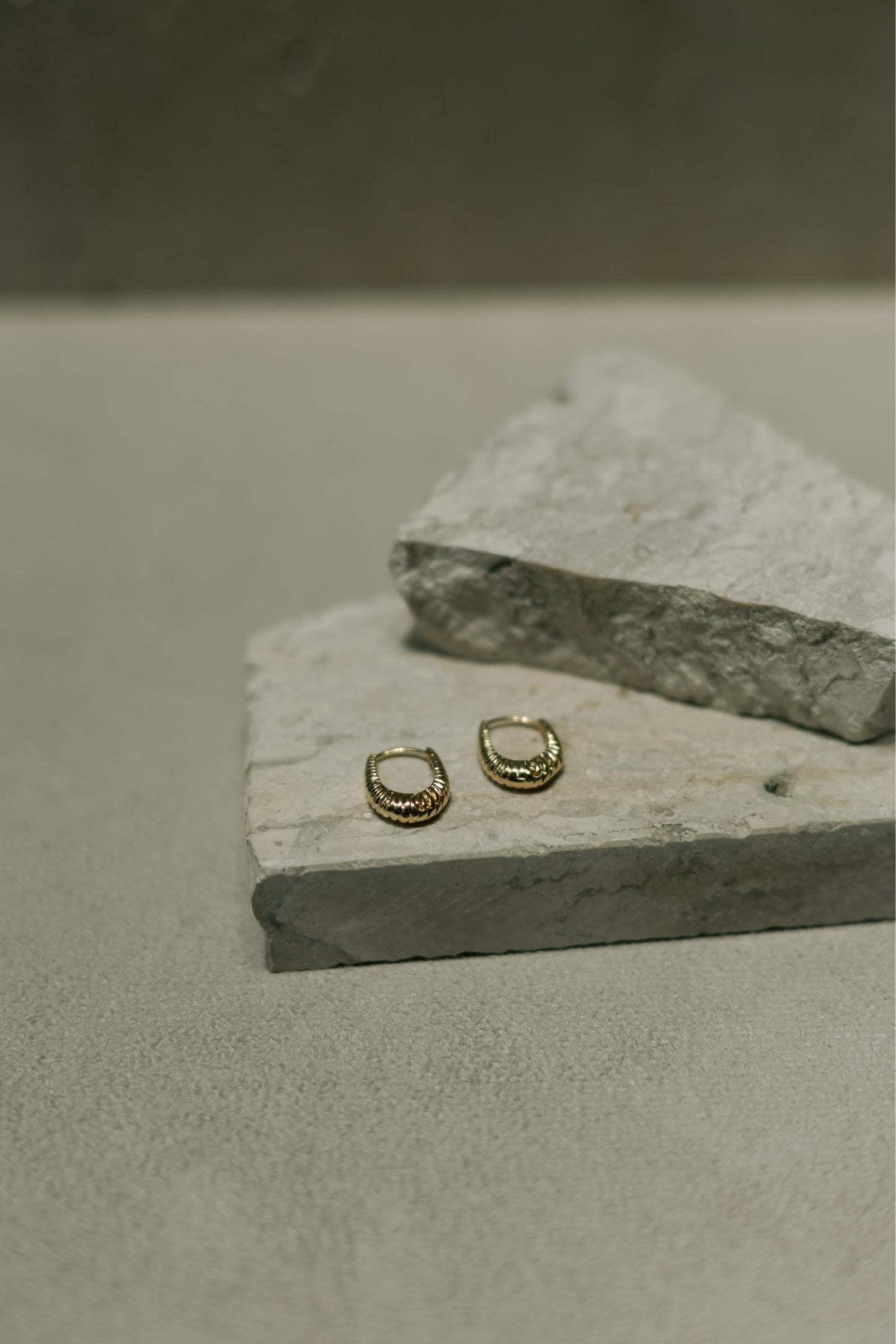 Brinco Argola Croissant Mini Dourado