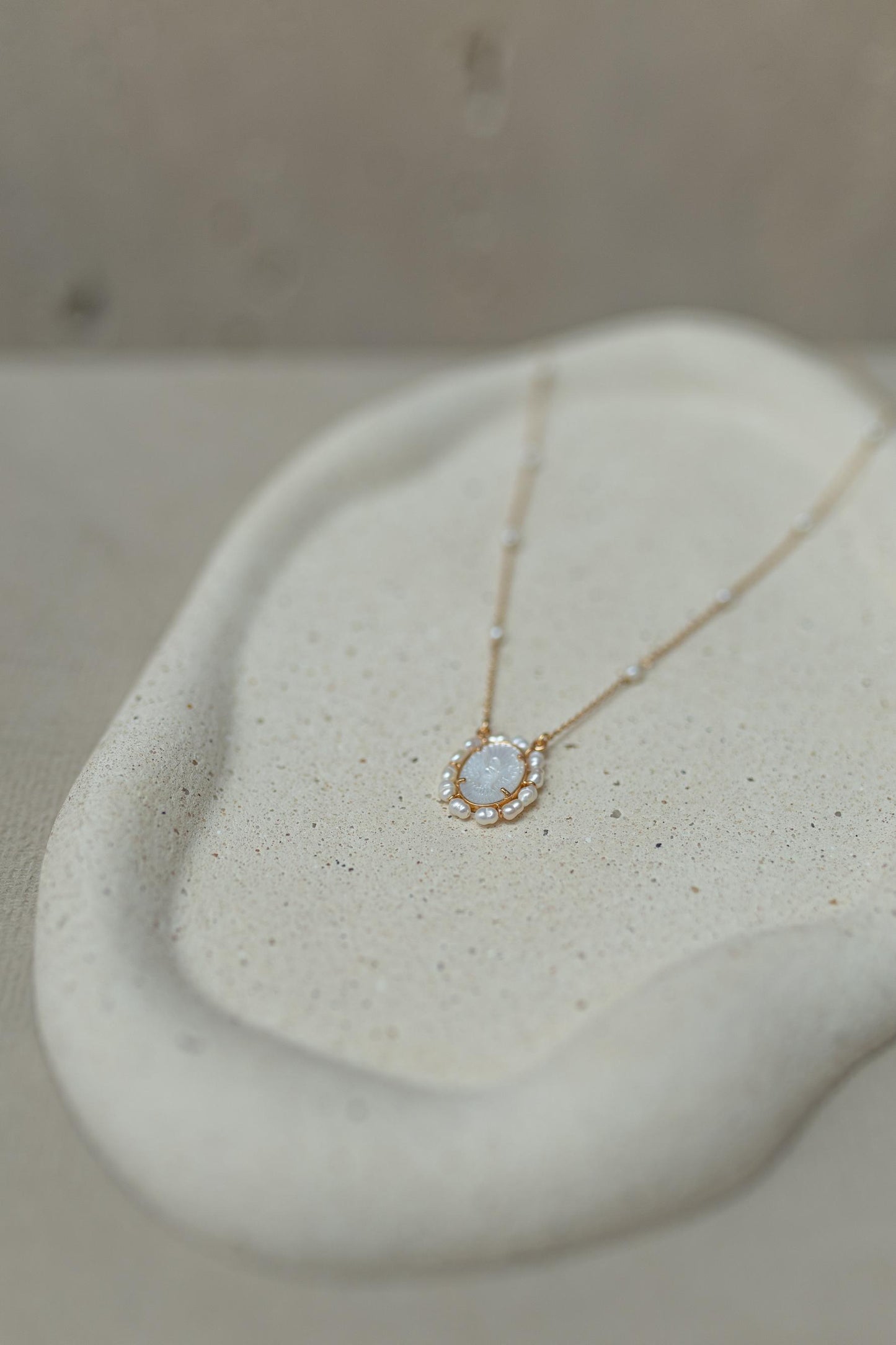 Colar Espírito Santo Madrepérola Pérola Água Doce Dourado