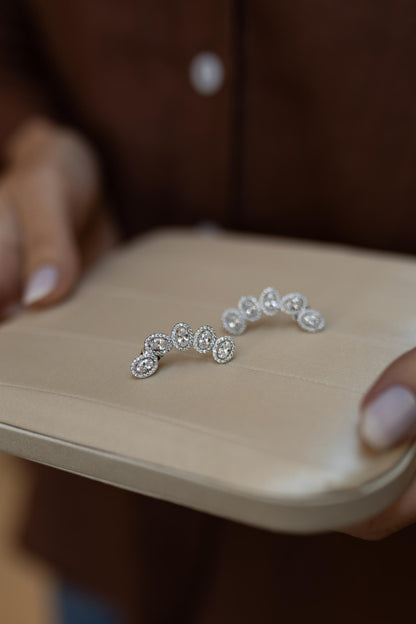 Brinco Ear Cuff Oval Cravejado Ródio Branco