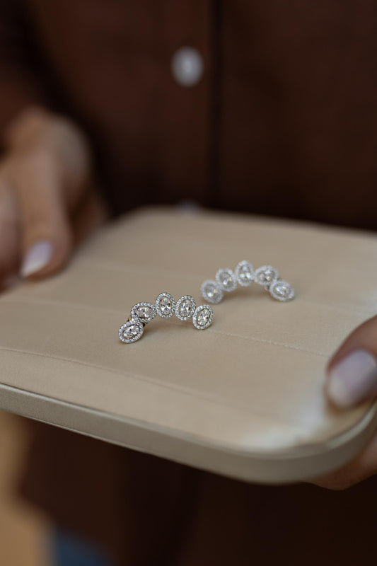 Brinco Ear Cuff Oval Cravejado Ródio Branco