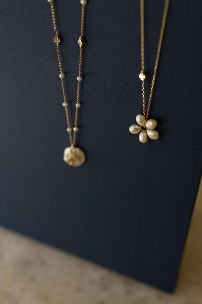 Colar Trevo Pérolas Flor Dourado