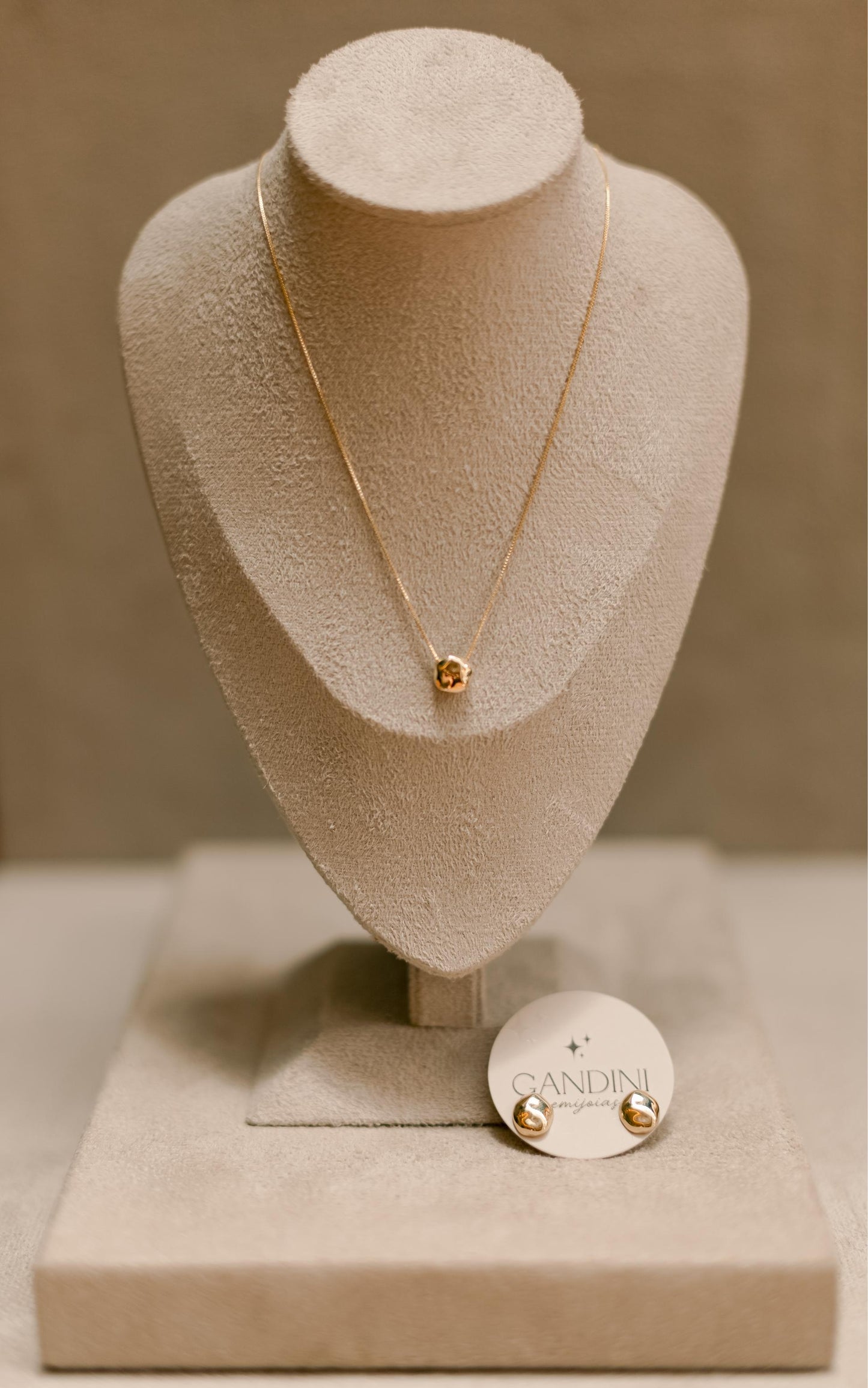 Colar com Pingente Orgânico Dourado