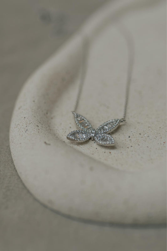 Colar Borboleta Baguete Cristal Ródio Branco