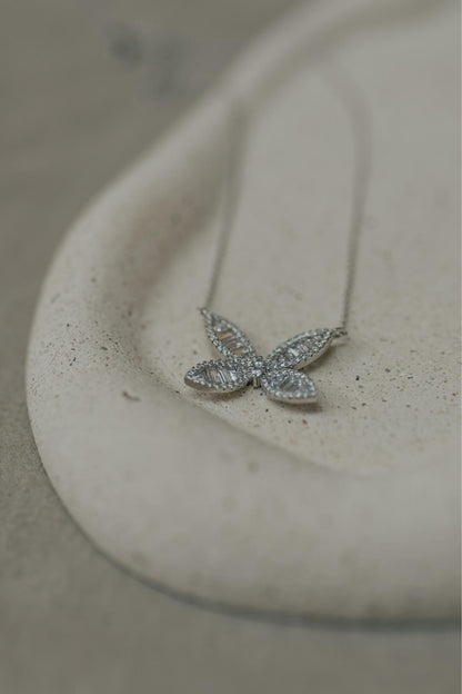 Colar Borboleta Baguete Cristal Ródio Branco