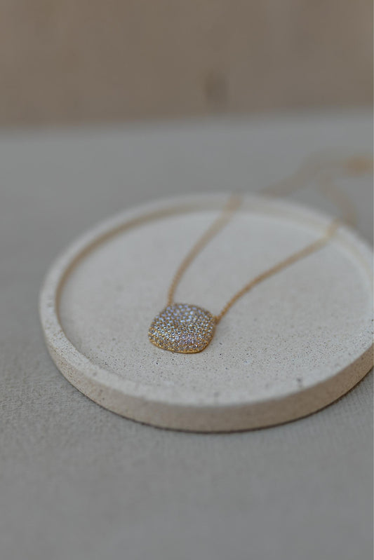 Colar Pingente Orgânico Quadrado Cravejado Dourado