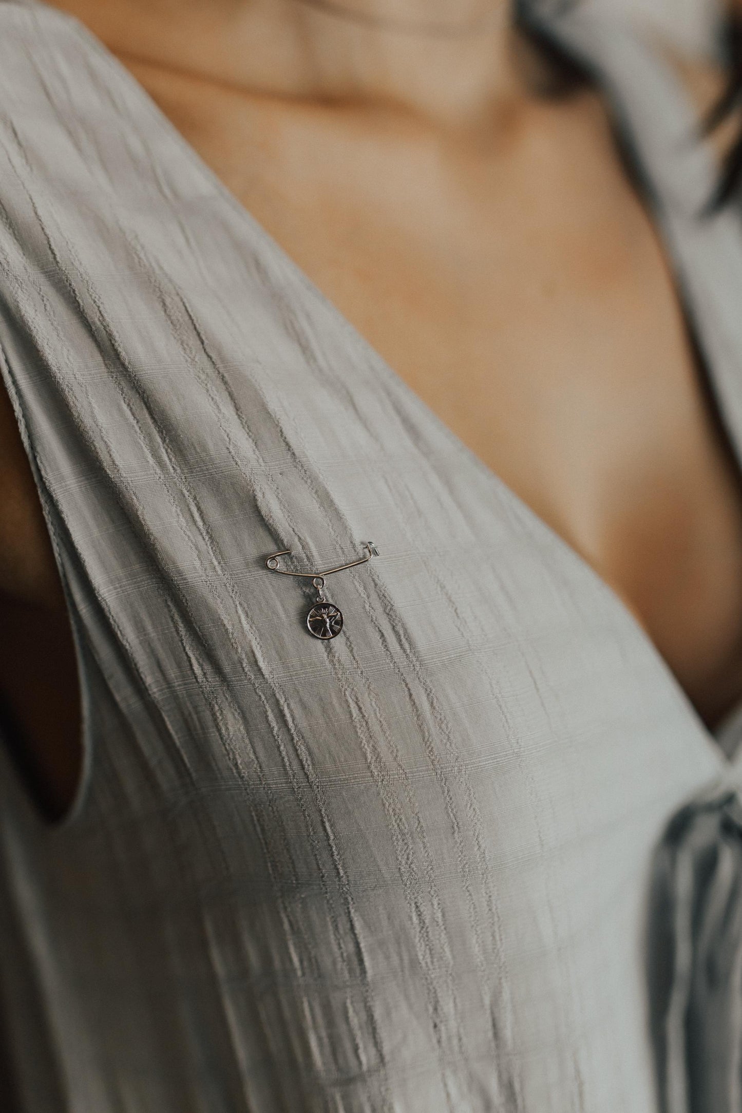 Alfinete Batizado Espírito Santo Prata 925 Ródio Branco