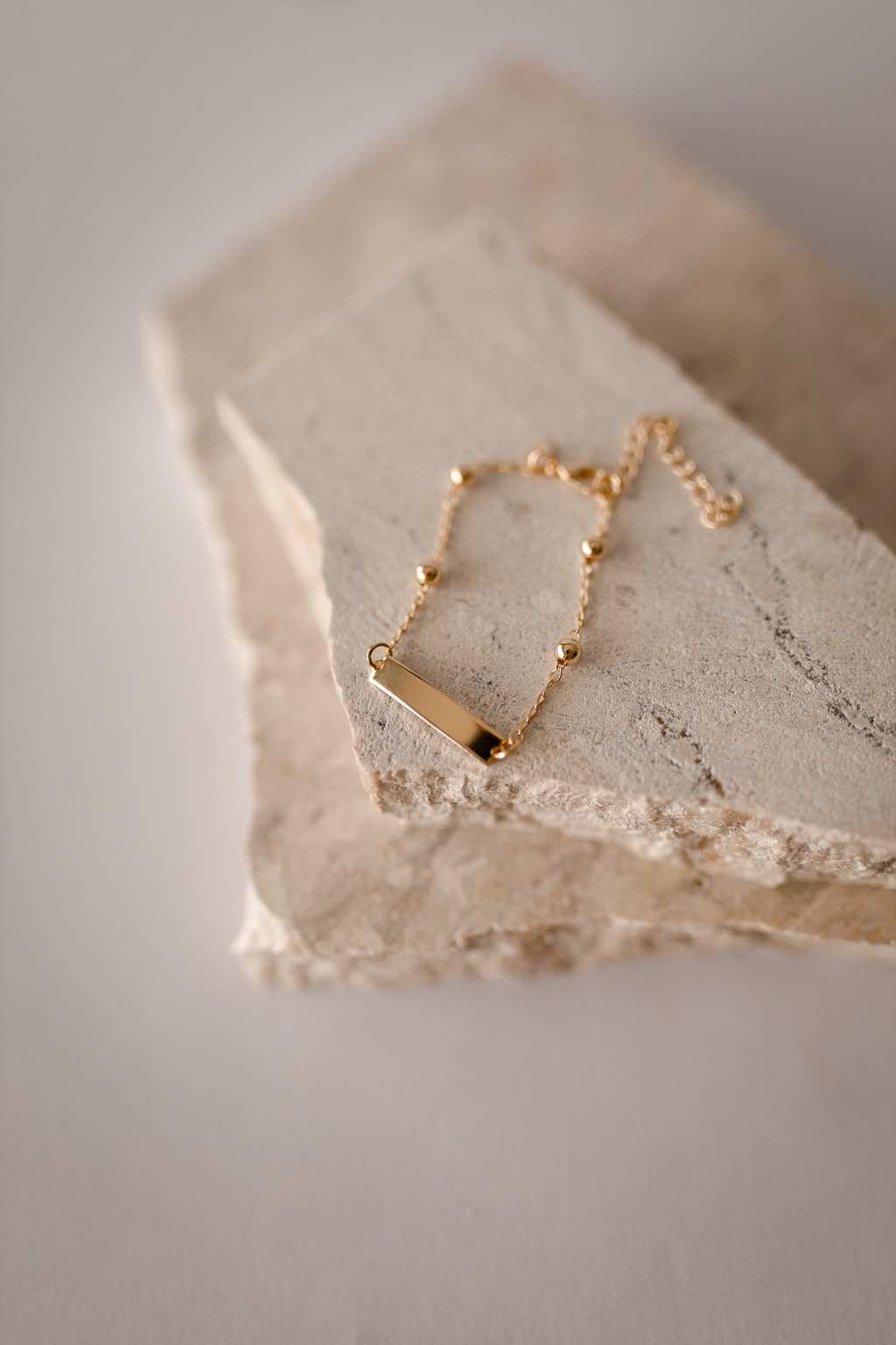Pulseira Infantil Placa de Bolinhas Dourado