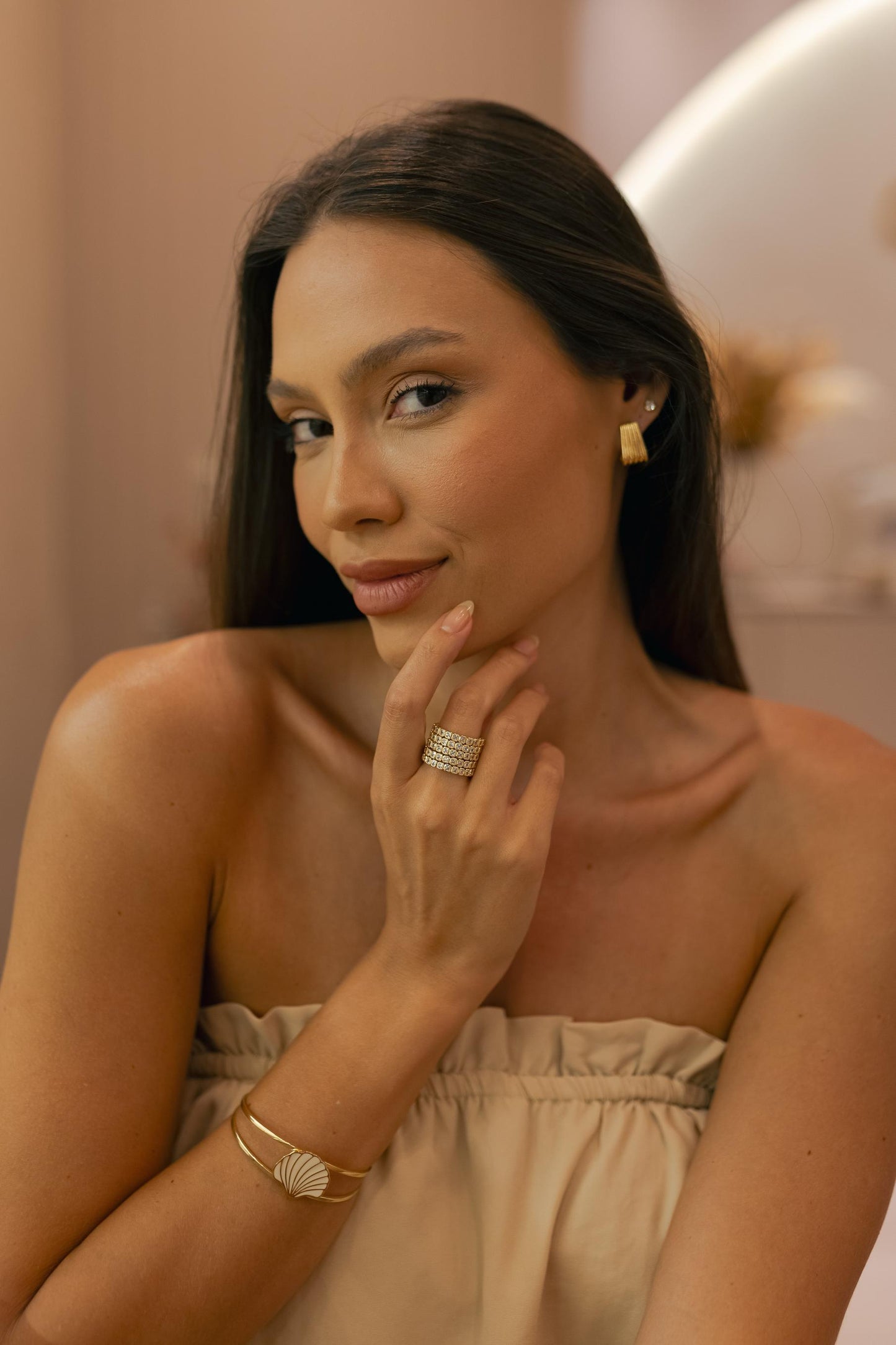 Anel Aparador de Aliança Cravejado Dourado