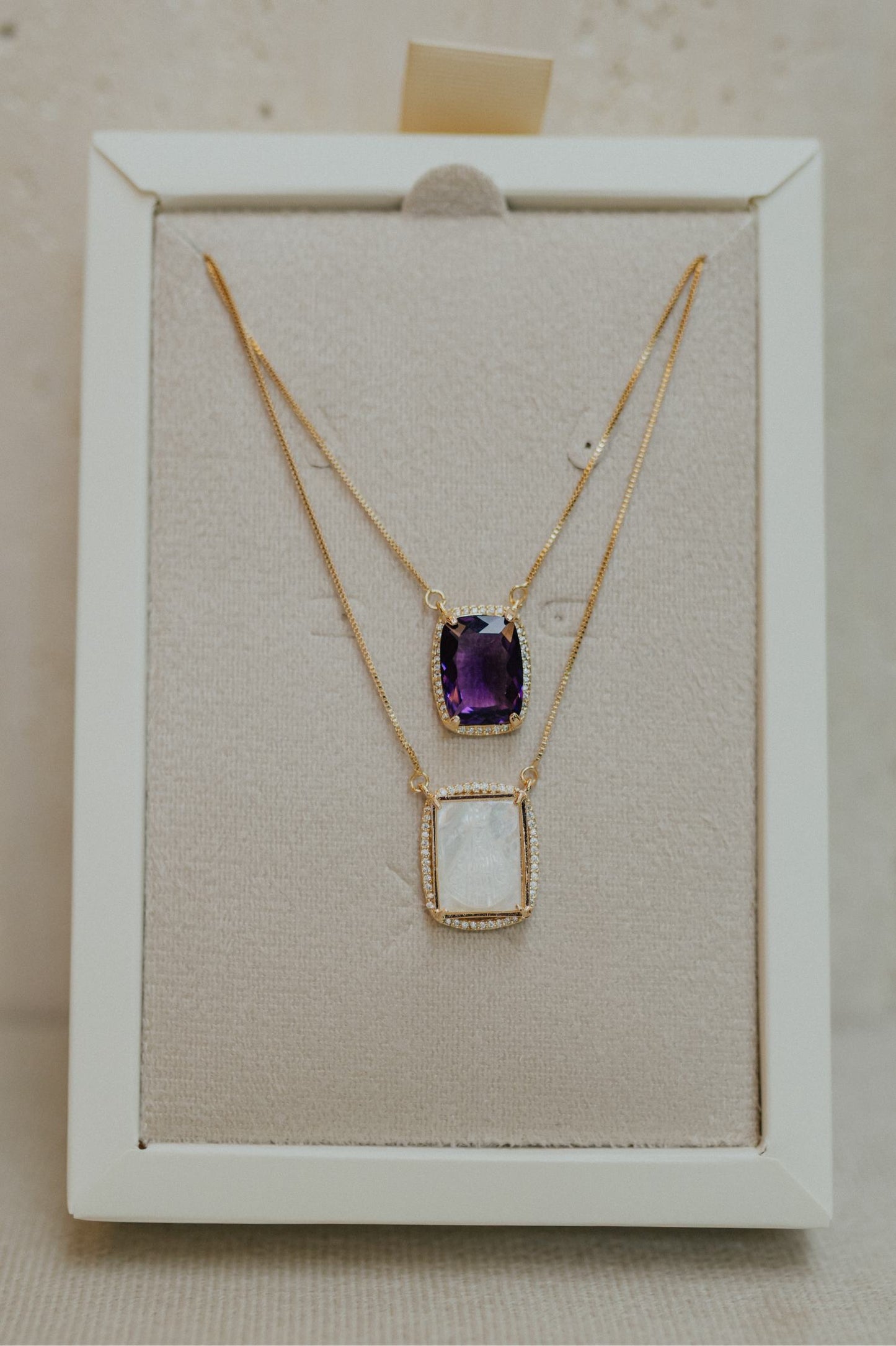 Colar Escapulário Madrepérola Ametista Dourado