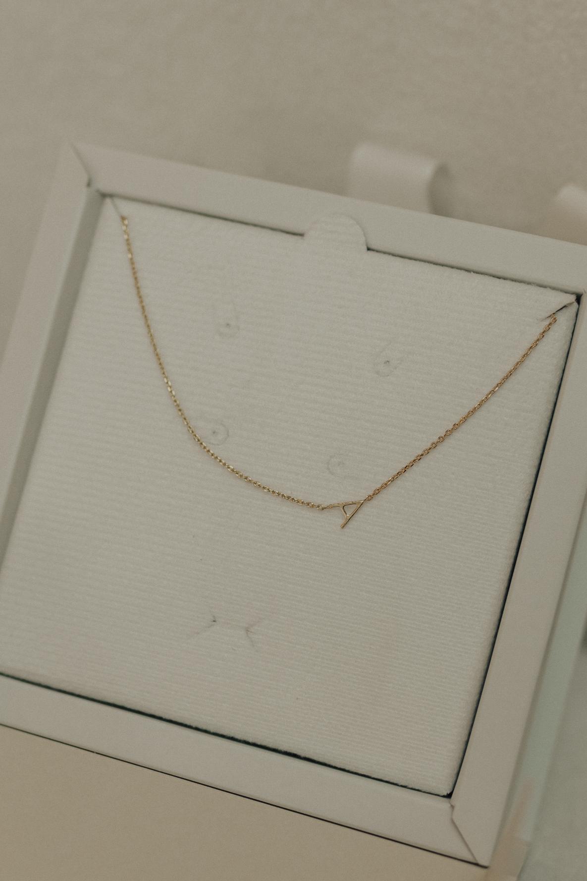 Choker Letra Dourado